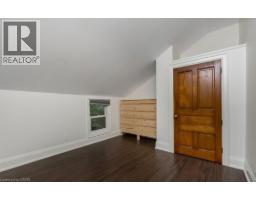 14 YOUNG Street W - 35