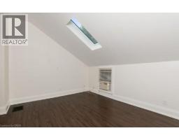 14 YOUNG Street W - 37