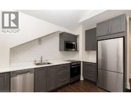 14 YOUNG Street W - 38