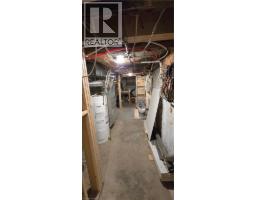 14 YOUNG Street W - 42