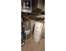 14 YOUNG Street W - 44