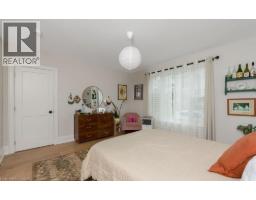 14 YOUNG Street W - 8