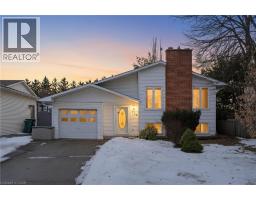 428 DAYNA Crescent - 2