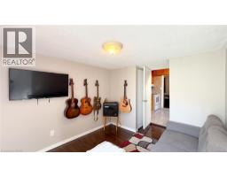 144 COLLEGE Street W - 11