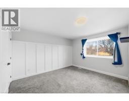 12 MAIN Street W - 18