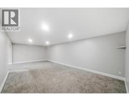 12 MAIN Street W - 32