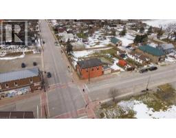 12 MAIN Street W - 37