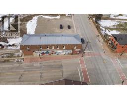 12 MAIN Street W - 40