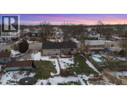 12 MAIN Street W - 50