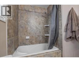 47 HUNTINGTON Place - 24