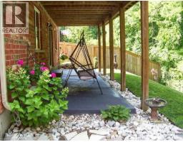 152 LENA Crescent - 9