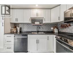 11 MACTEITH Court - 11