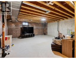 170 WHITHORN Crescent - 38