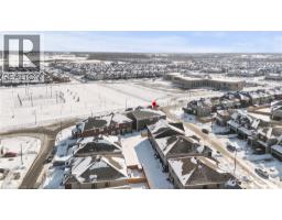 170 WHITHORN Crescent - 39