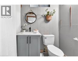 97 MOFFAT Drive - 33