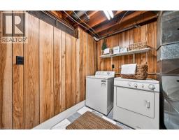 97 MOFFAT Drive - 34