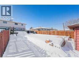 97 MOFFAT Drive - 36