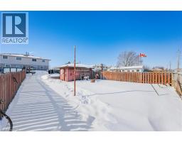 97 MOFFAT Drive - 38