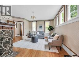 7 GREENOCK Street E - 9