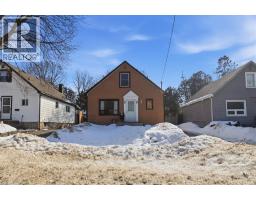 547 WELLINGTON Street N - 2