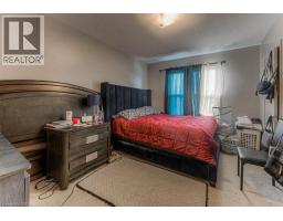 15 FLORAL Crescent - 32