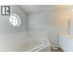 404 WAKE ROBIN Crescent - 18