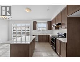 17 LARRY Crescent - 12