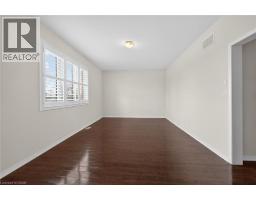 17 LARRY Crescent - 28