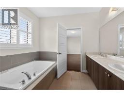 17 LARRY Crescent - 33