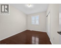 17 LARRY Crescent - 35