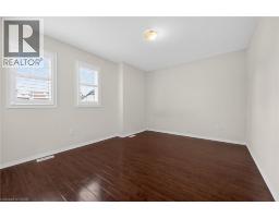 17 LARRY Crescent - 36