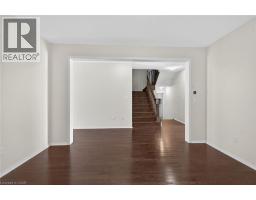 17 LARRY Crescent - 8