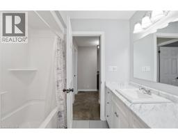 52 WINNETT Street N - 11