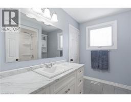 52 WINNETT Street N - 12