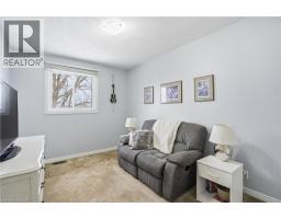 52 WINNETT Street N - 15