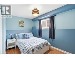 52 WINNETT Street N - 17