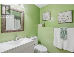 52 WINNETT Street N - 18