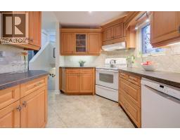 27 ERINBROOK Drive - 10