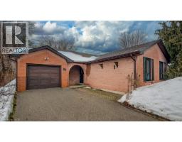 27 ERINBROOK Drive - 2