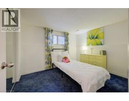 27 ERINBROOK Drive - 24