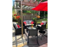 70 BERKLEY Crescent - 30