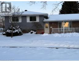 55 GRACEFIELD Crescent - 2