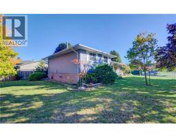 55 GRACEFIELD Crescent - 40