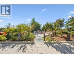 15 GLEBE Street UnitNo. 902 - 27