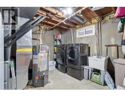 727 PALACE Street E - 35