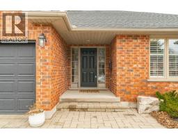 24 COTTONWOOD Crescent - 10