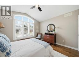 24 COTTONWOOD Crescent - 27