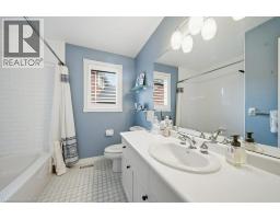 24 COTTONWOOD Crescent - 28