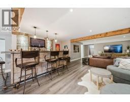 24 COTTONWOOD Crescent - 32