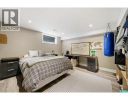 24 COTTONWOOD Crescent - 37